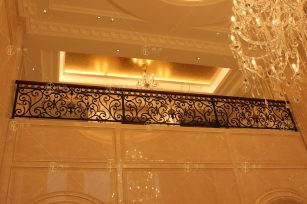 浙江金華別墅銅+鐵樓梯扶手——上海偉闊別墅門樓梯